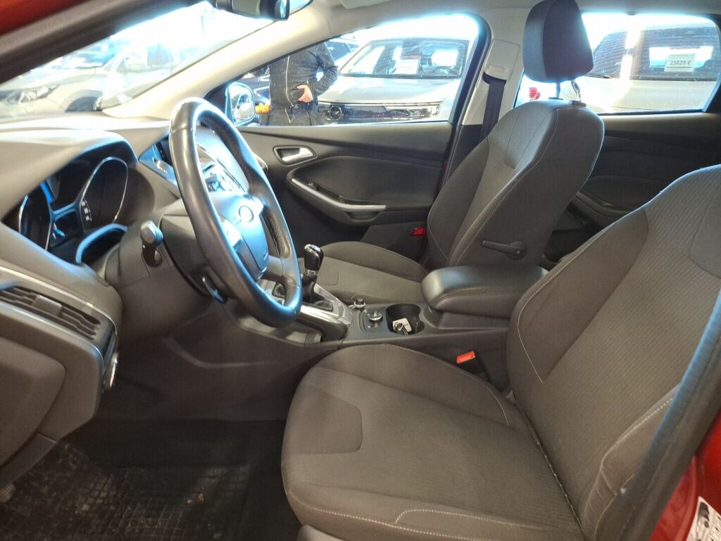 Ford Focus 2011 Punainen