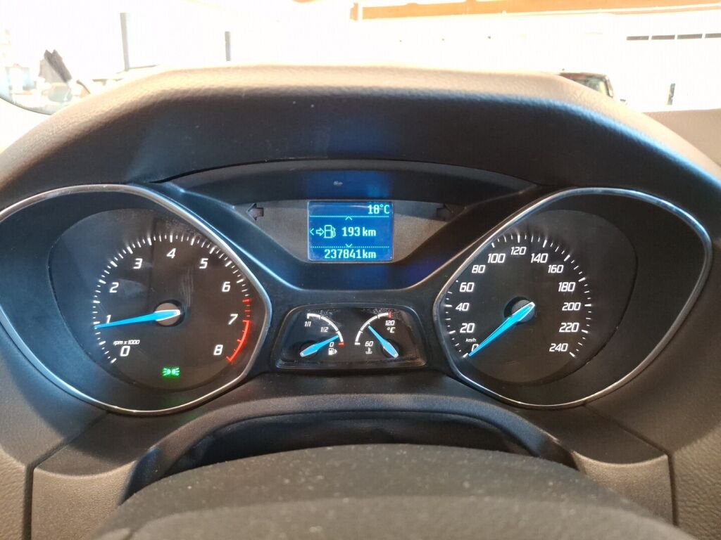 Ford Focus 2011 Punainen