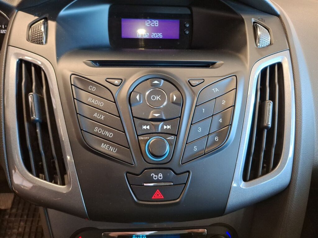 Ford Focus 2011 Punainen