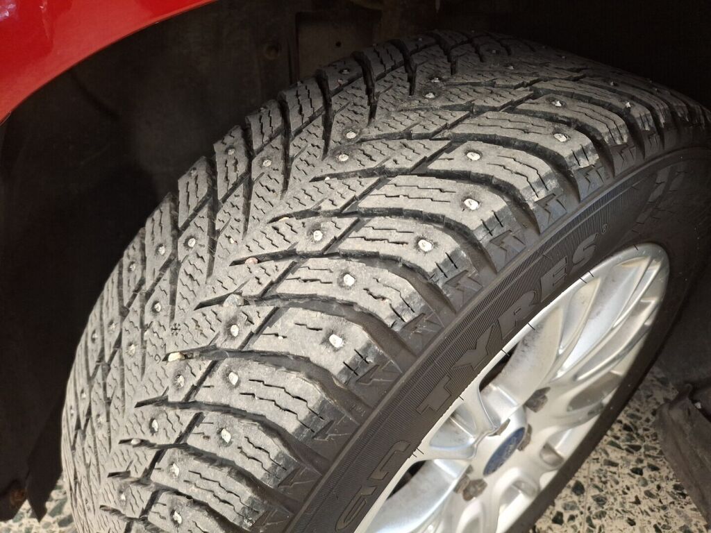 Ford Focus 2011 Punainen