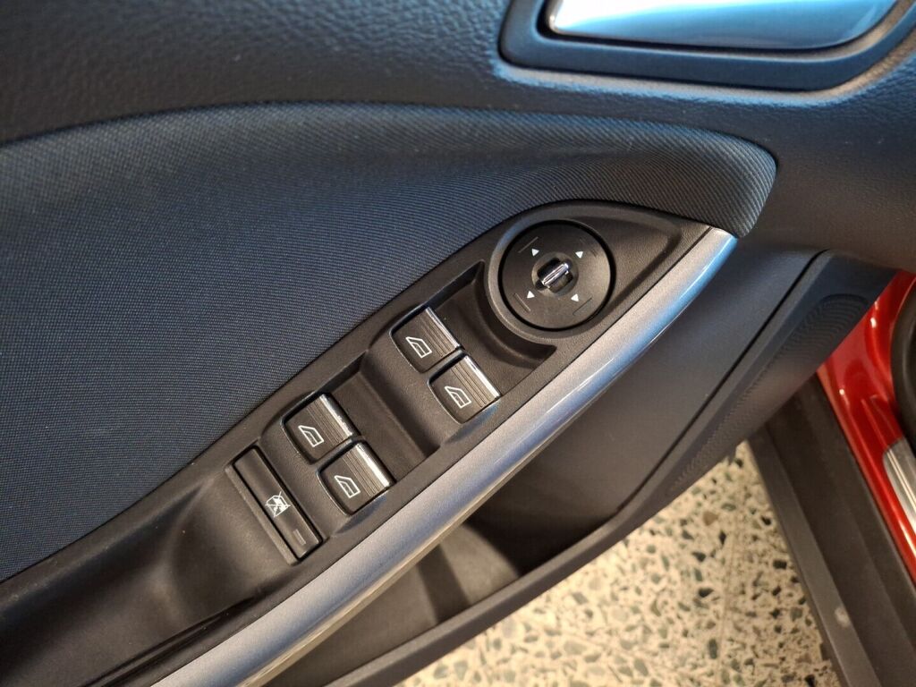 Ford Focus 2011 Punainen