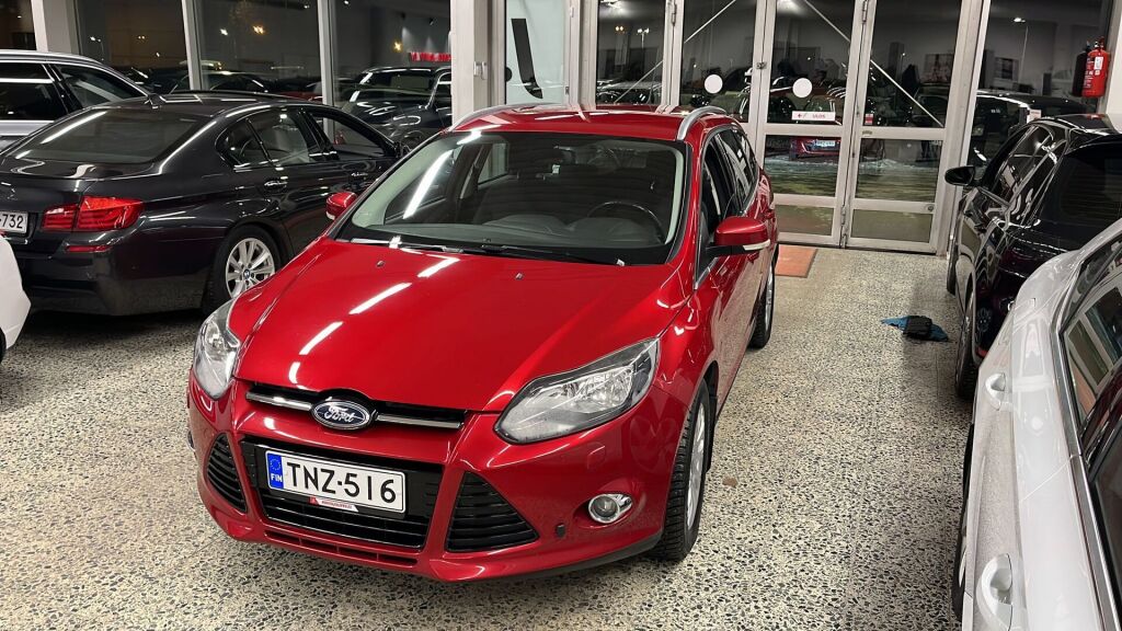 Ford Focus 2011 Punainen