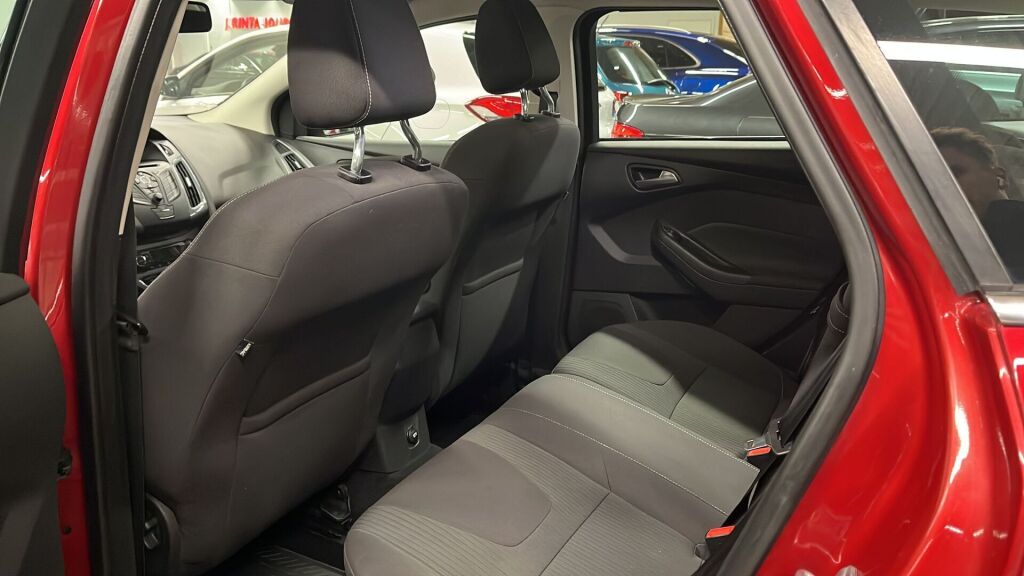 Ford Focus 2011 Punainen