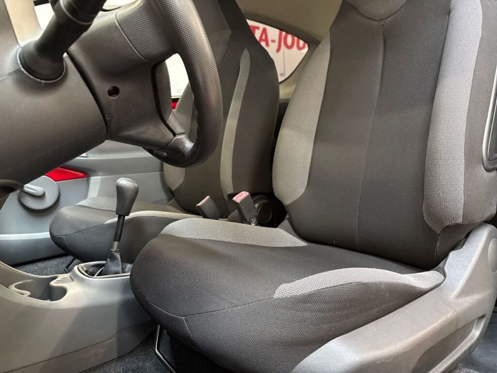 Toyota Aygo 2006 Punainen