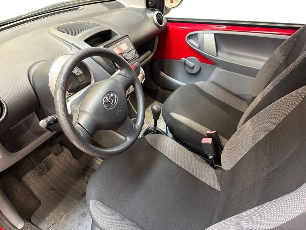 Toyota Aygo 2006 Punainen
