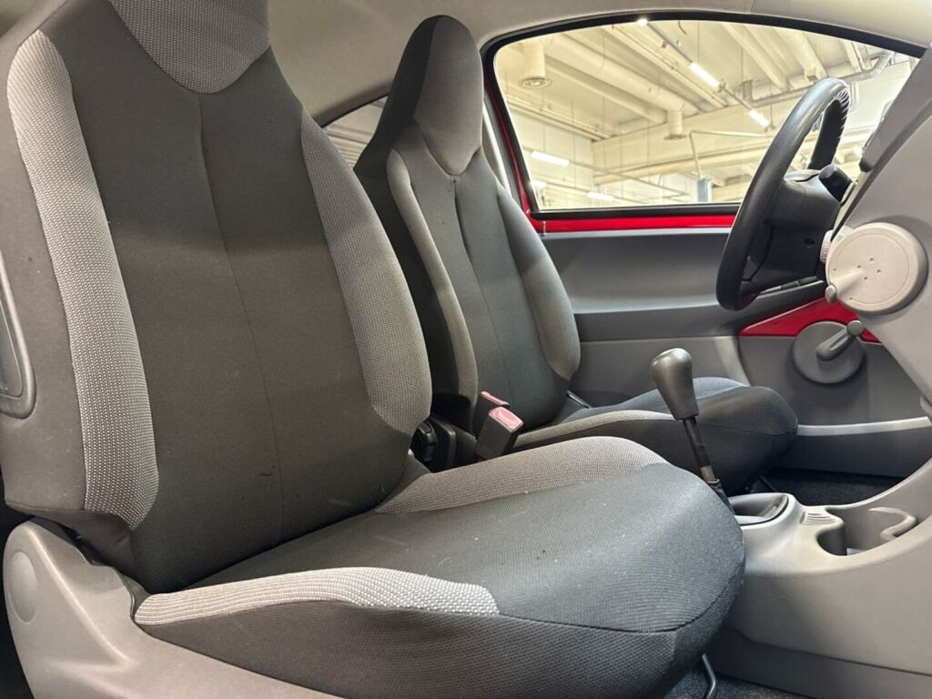 Toyota Aygo 2006 Punainen