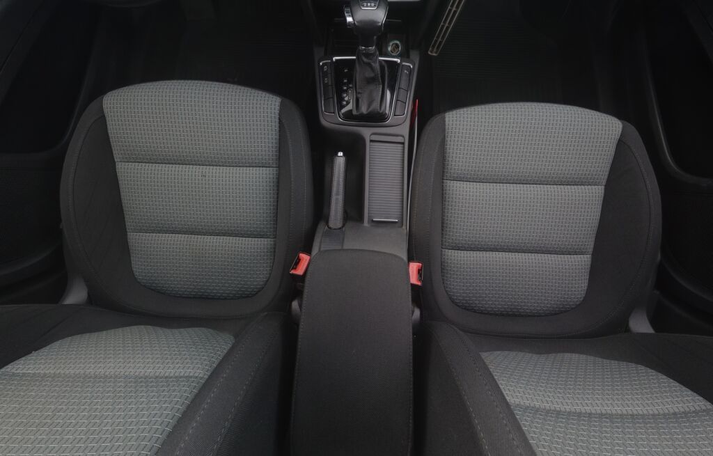 Skoda Superb 2011 Ruskea (beige)