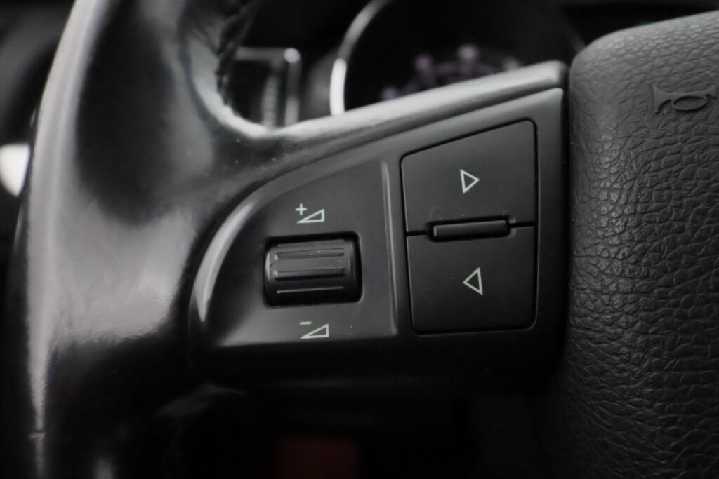 Skoda Superb 2011 Ruskea (beige)