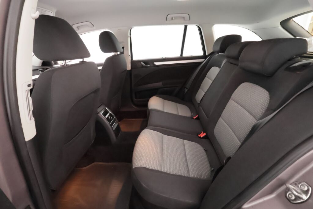 Skoda Superb 2011 Ruskea (beige)