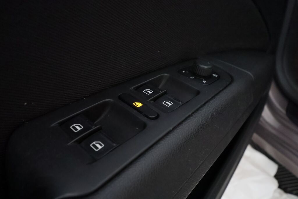 Skoda Superb 2011 Ruskea (beige)