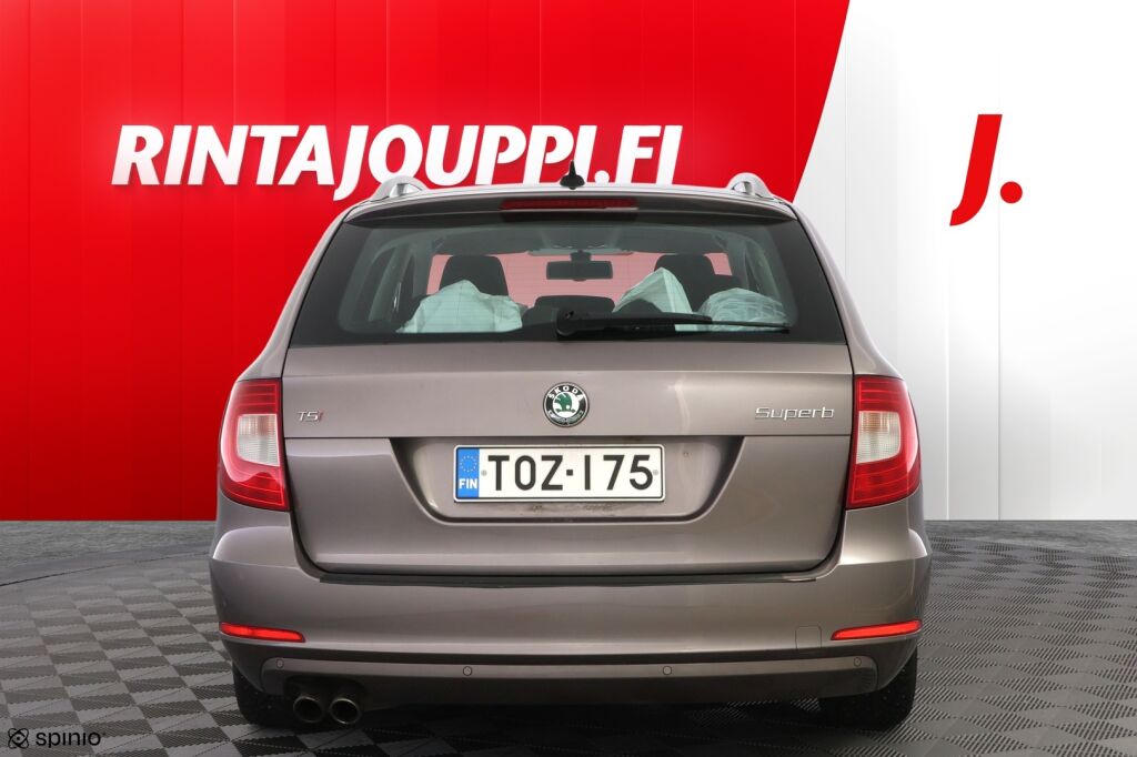 Skoda Superb 2011 Ruskea (beige)