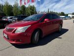 Toyota Avensis 2011 Punainen