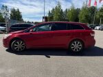 Toyota Avensis 2011 Punainen
