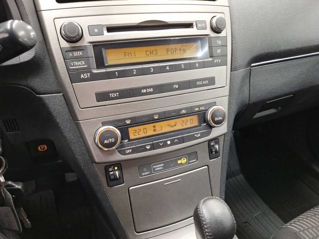 Toyota Avensis 2011 Valkoinen