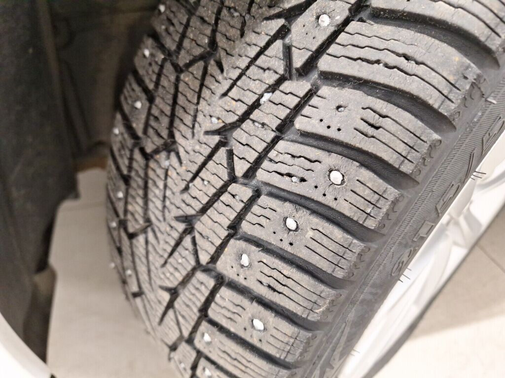 Toyota Avensis 2011 Valkoinen