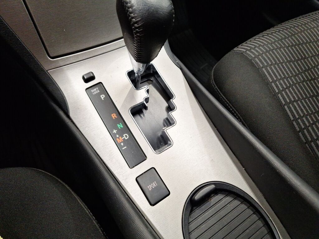 Toyota Avensis 2011 Valkoinen