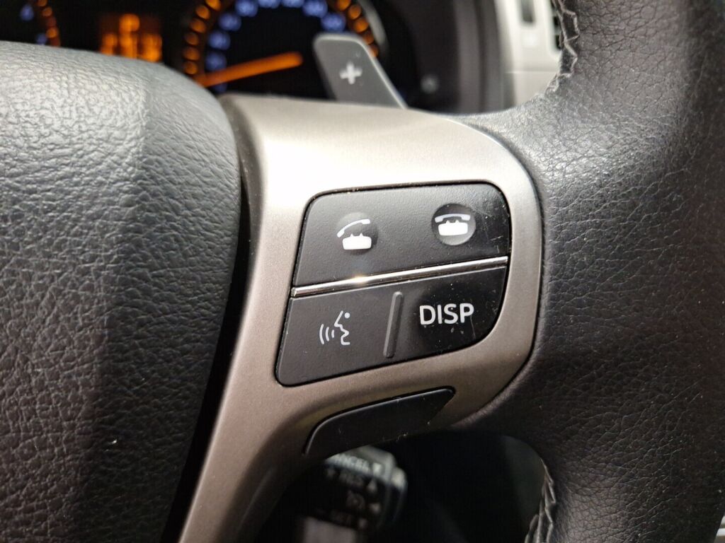 Toyota Avensis 2011 Valkoinen