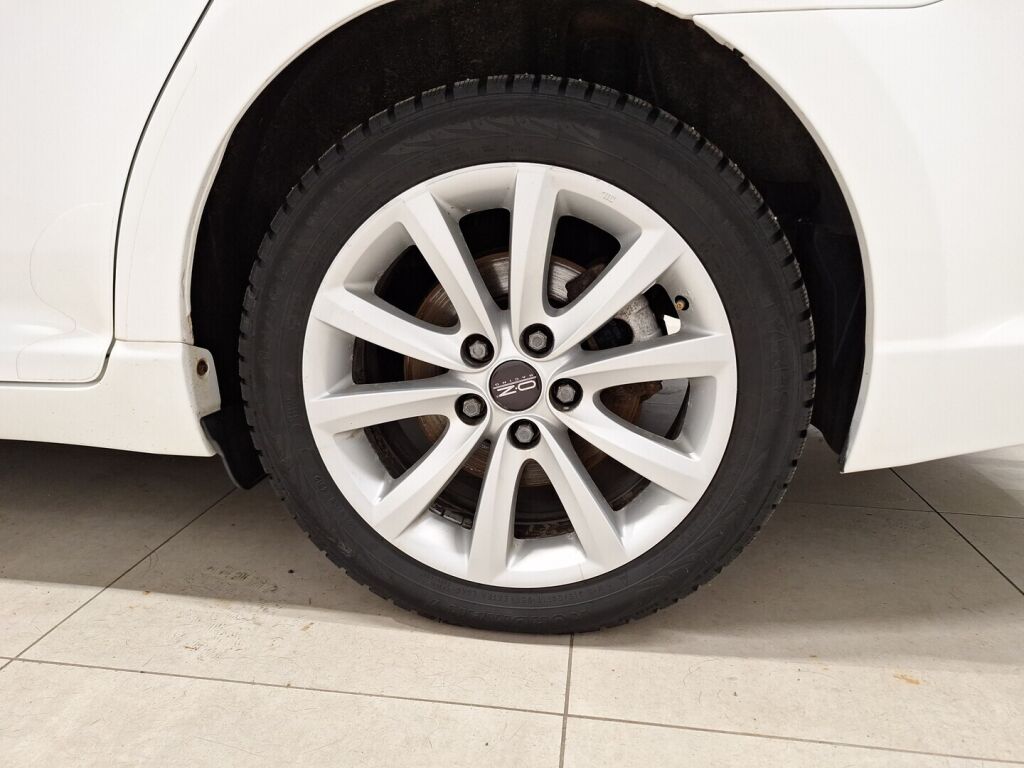 Toyota Avensis 2011 Valkoinen