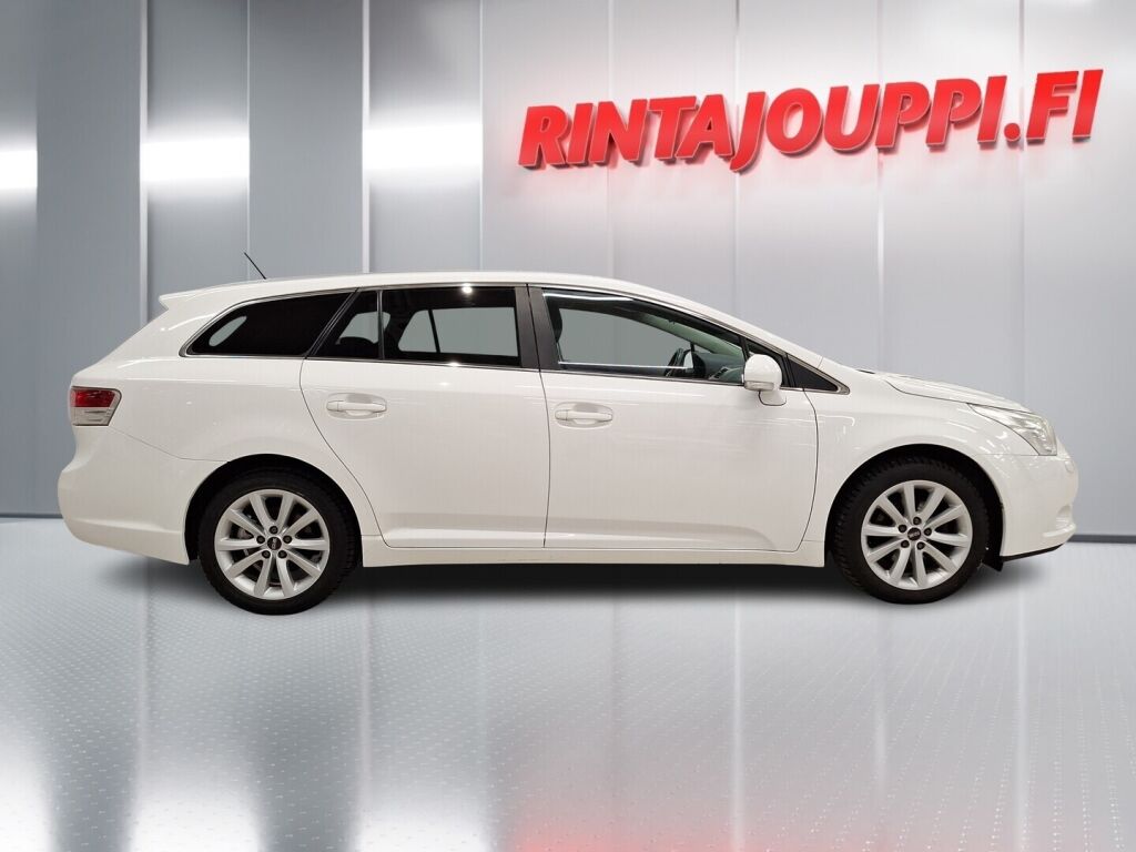 Toyota Avensis 2011 Valkoinen