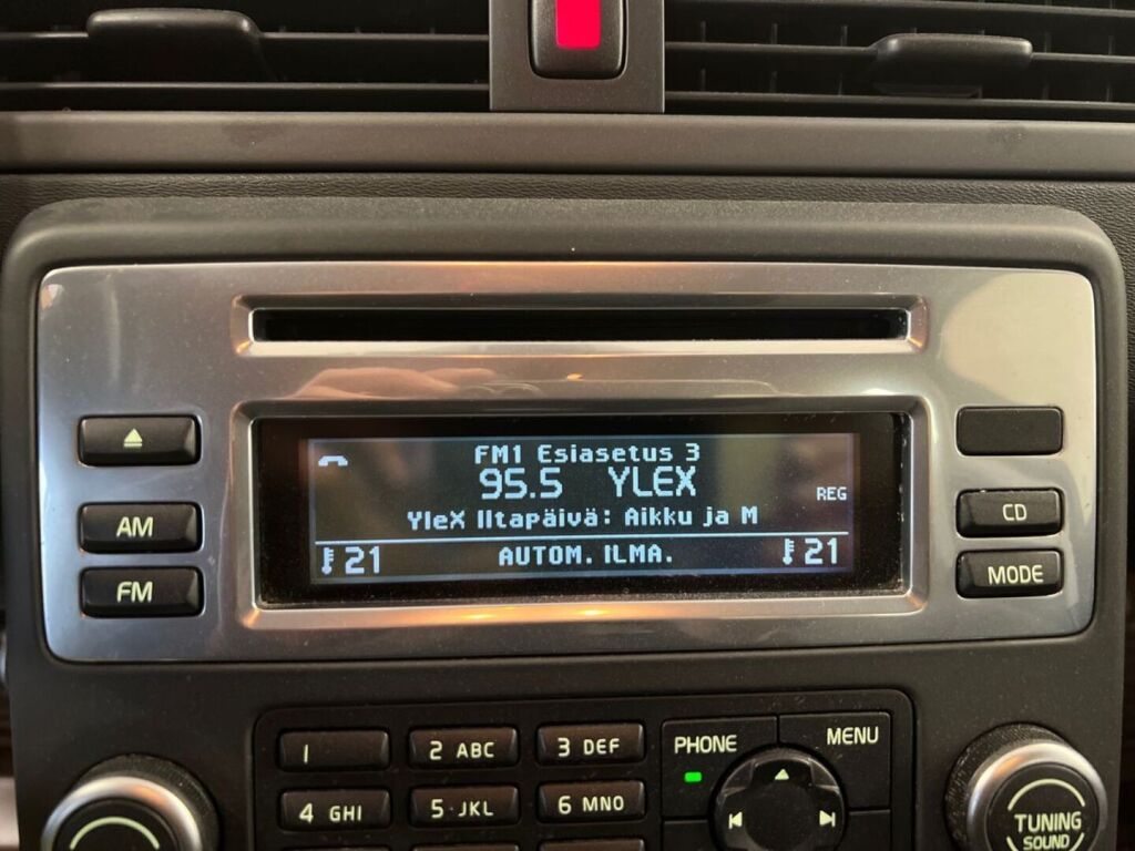 Volvo V70 2011 Musta