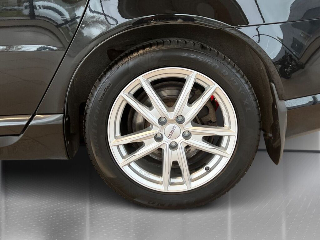 Volvo V70 2011 Musta
