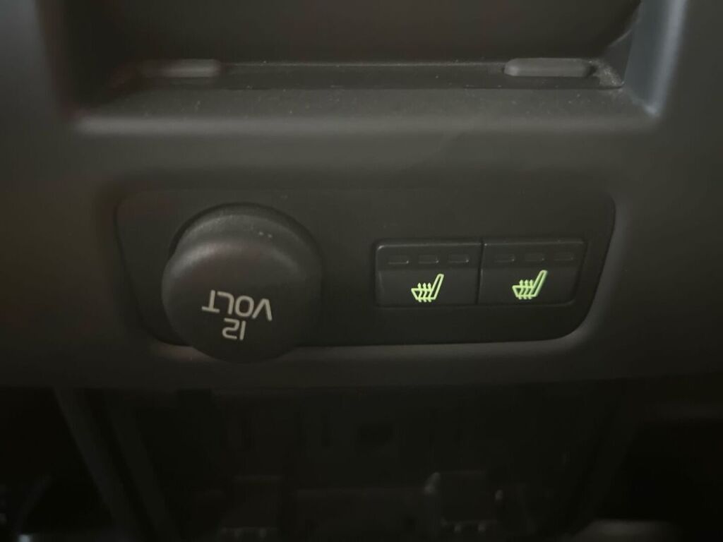 Volvo V70 2011 Musta