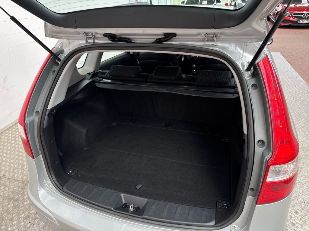 Hyundai i30 2011 Hopea