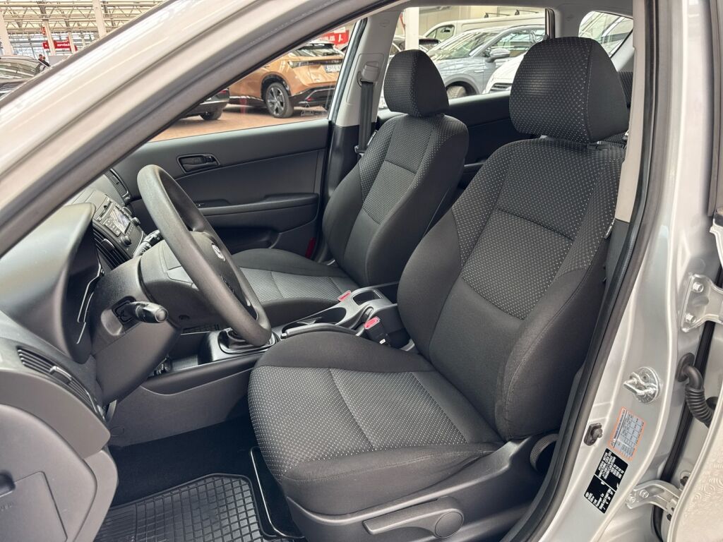 Hyundai i30 2011 Hopea