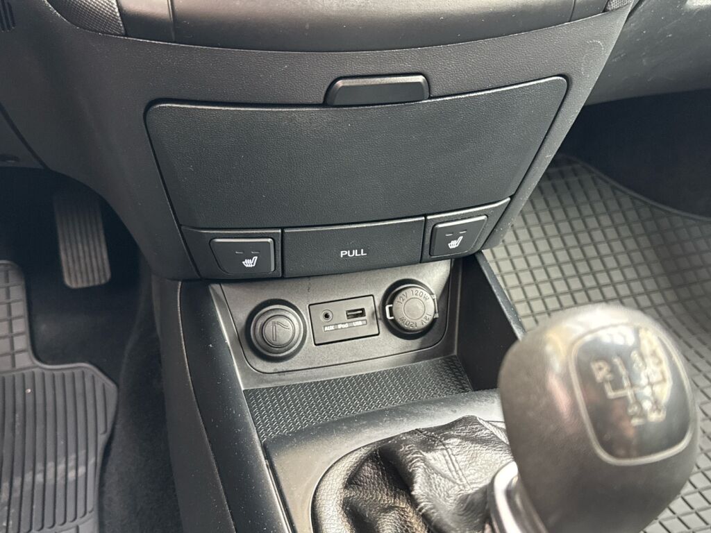 Hyundai i30 2011 Hopea