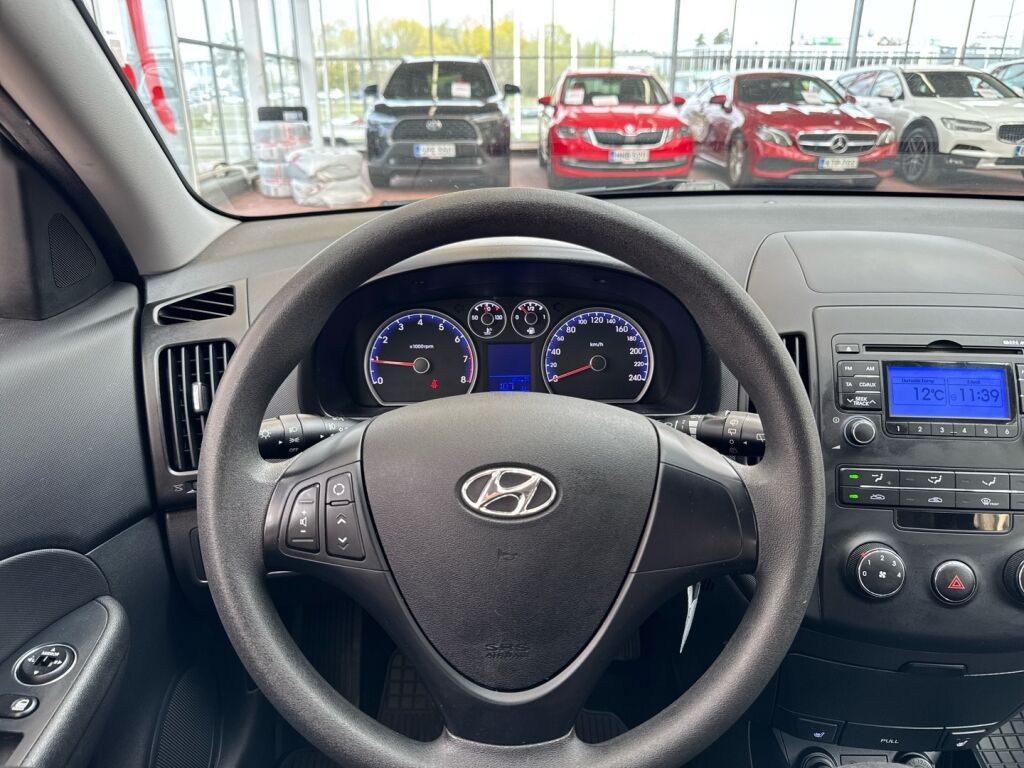 Hyundai i30 2011 Hopea