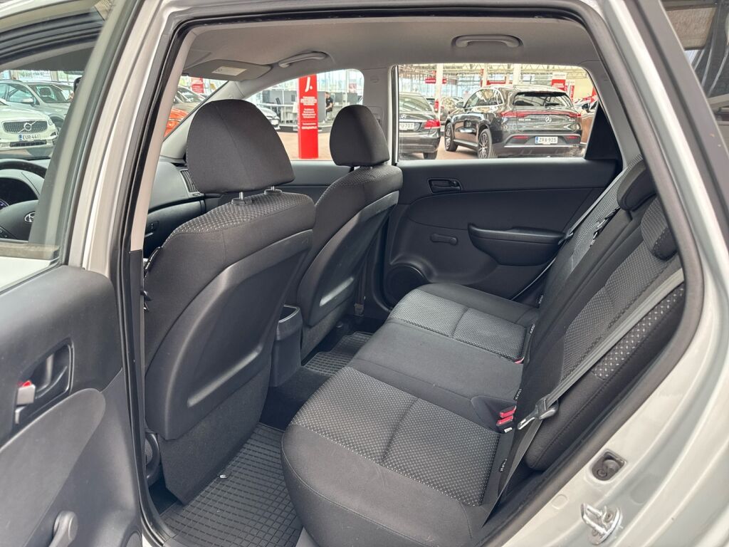 Hyundai i30 2011 Hopea