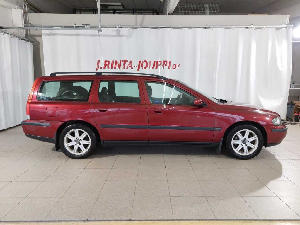 Volvo V70 2004 Punainen