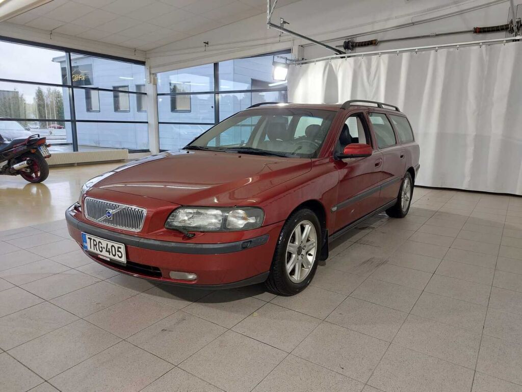 Volvo V70 2004 Punainen