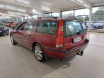 Volvo V70 2004 Punainen