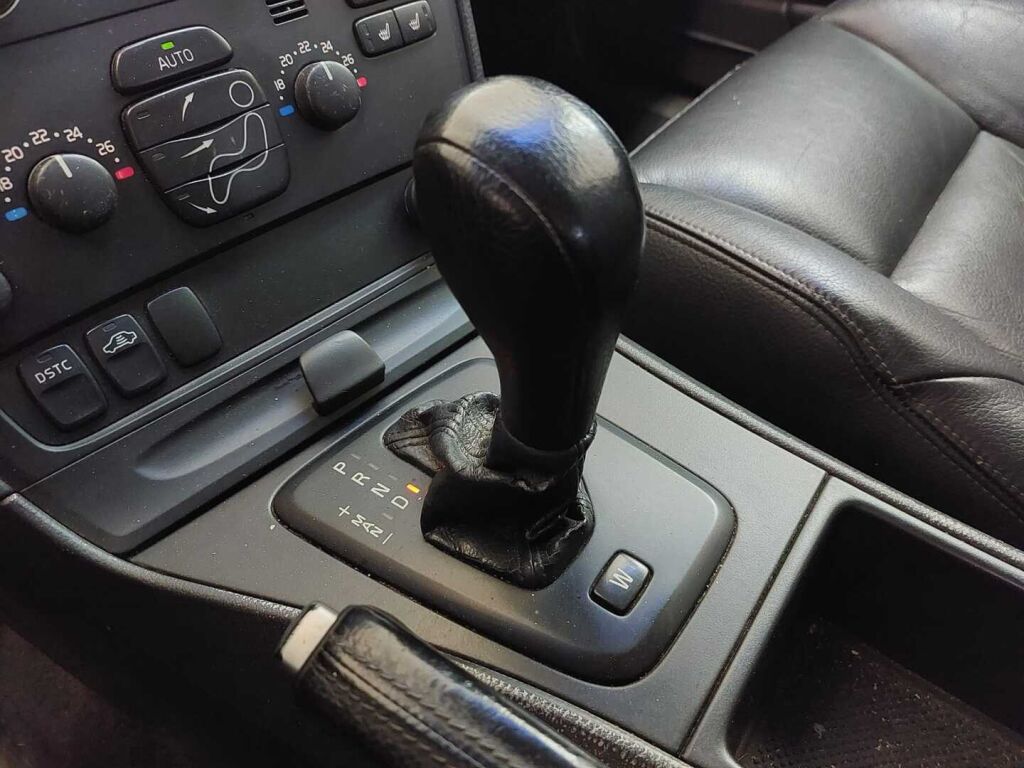 Volvo V70 2004 Punainen