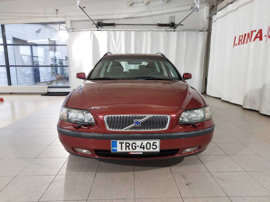 Volvo V70 2004 Punainen