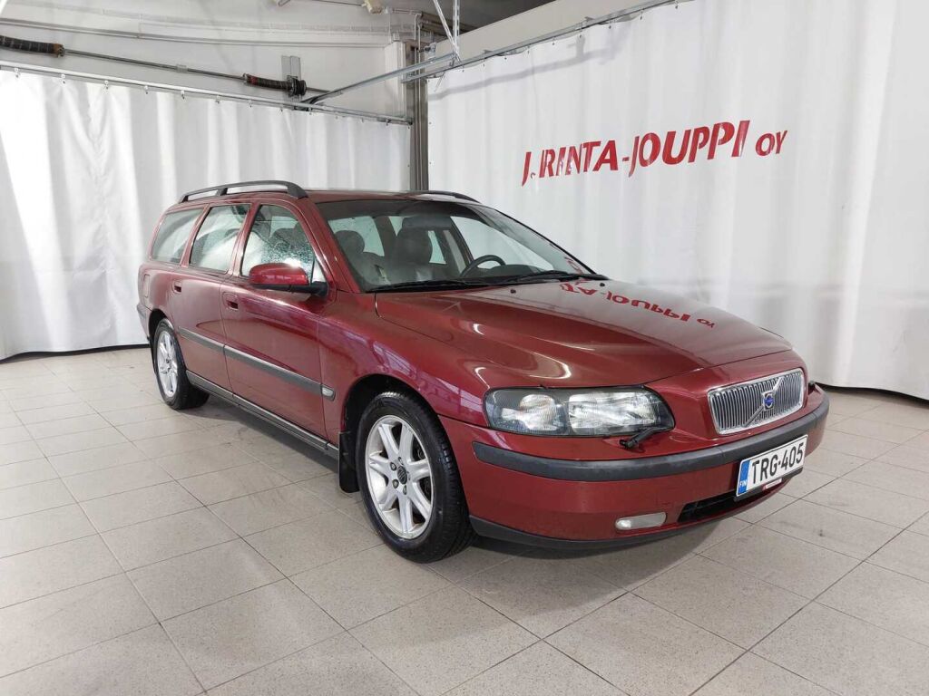 Volvo V70 2004 Punainen