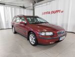 Volvo V70 2004 Punainen