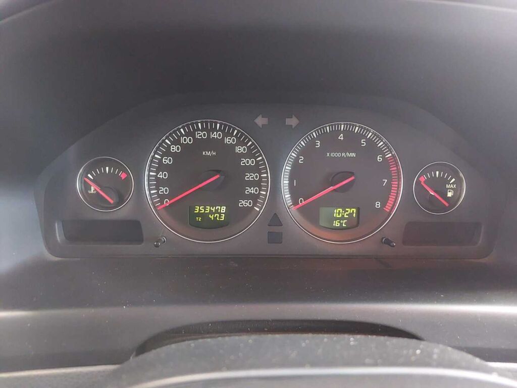 Volvo V70 2004 Punainen
