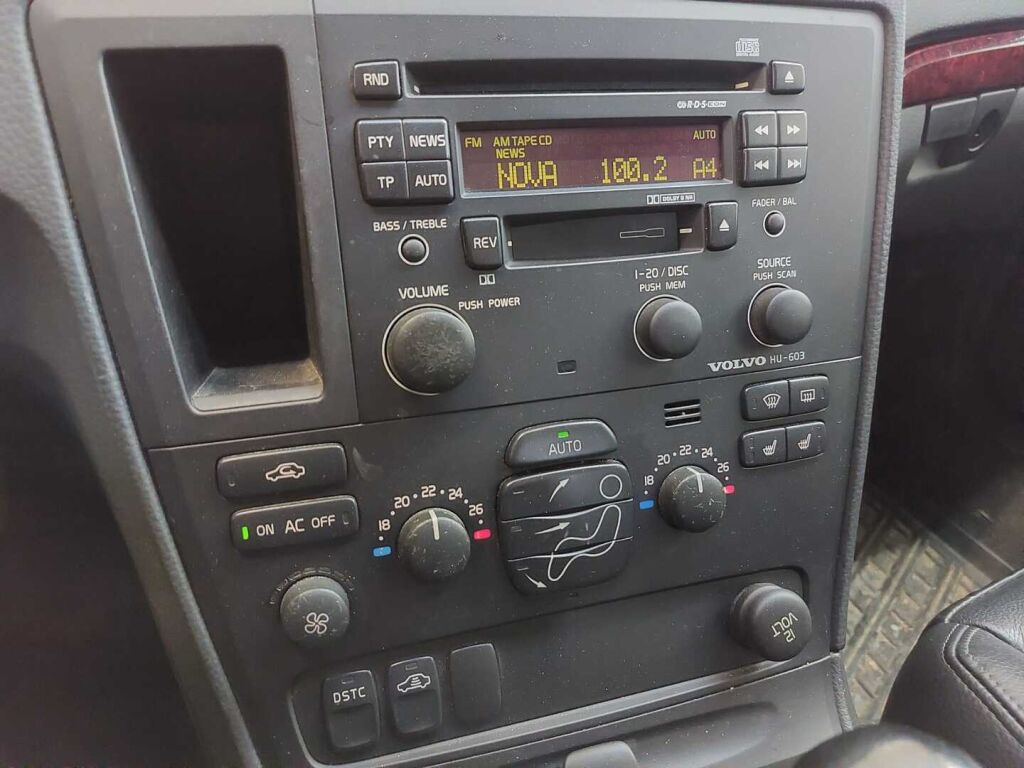 Volvo V70 2004 Punainen