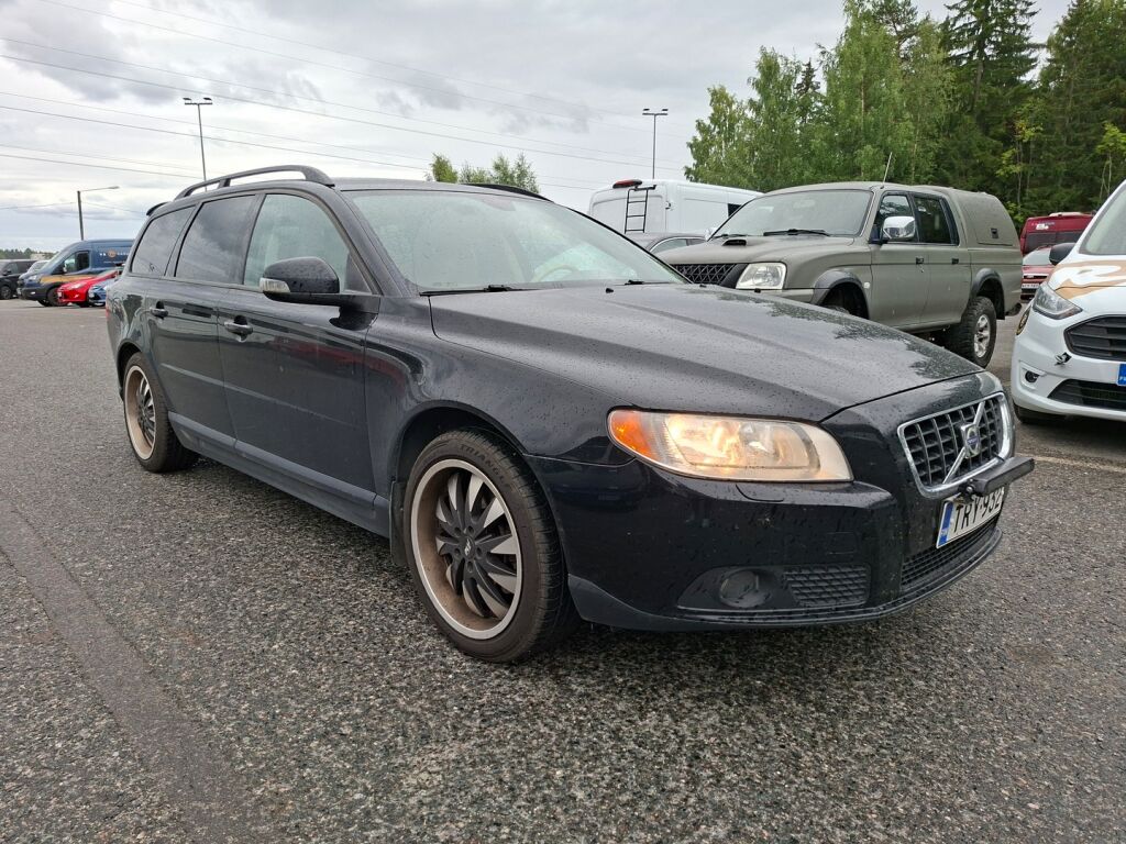 Volvo V70 2008 Musta