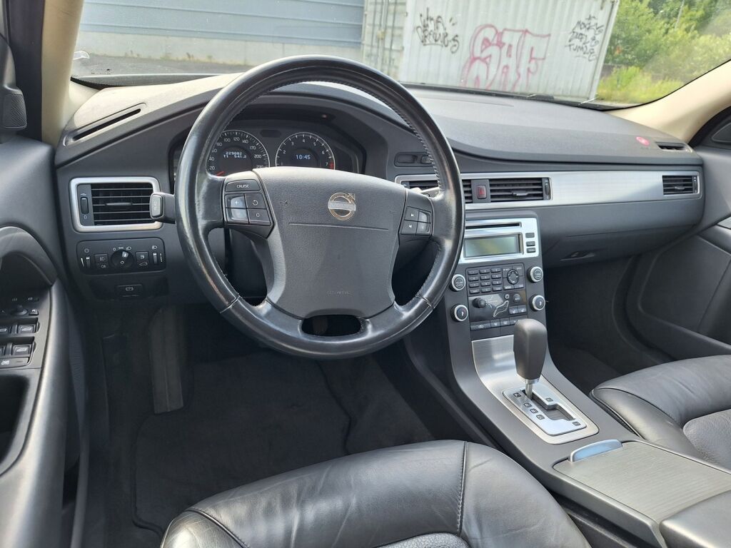 Volvo V70 2009 Harmaa
