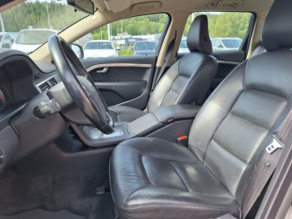 Volvo V70 2009 Harmaa