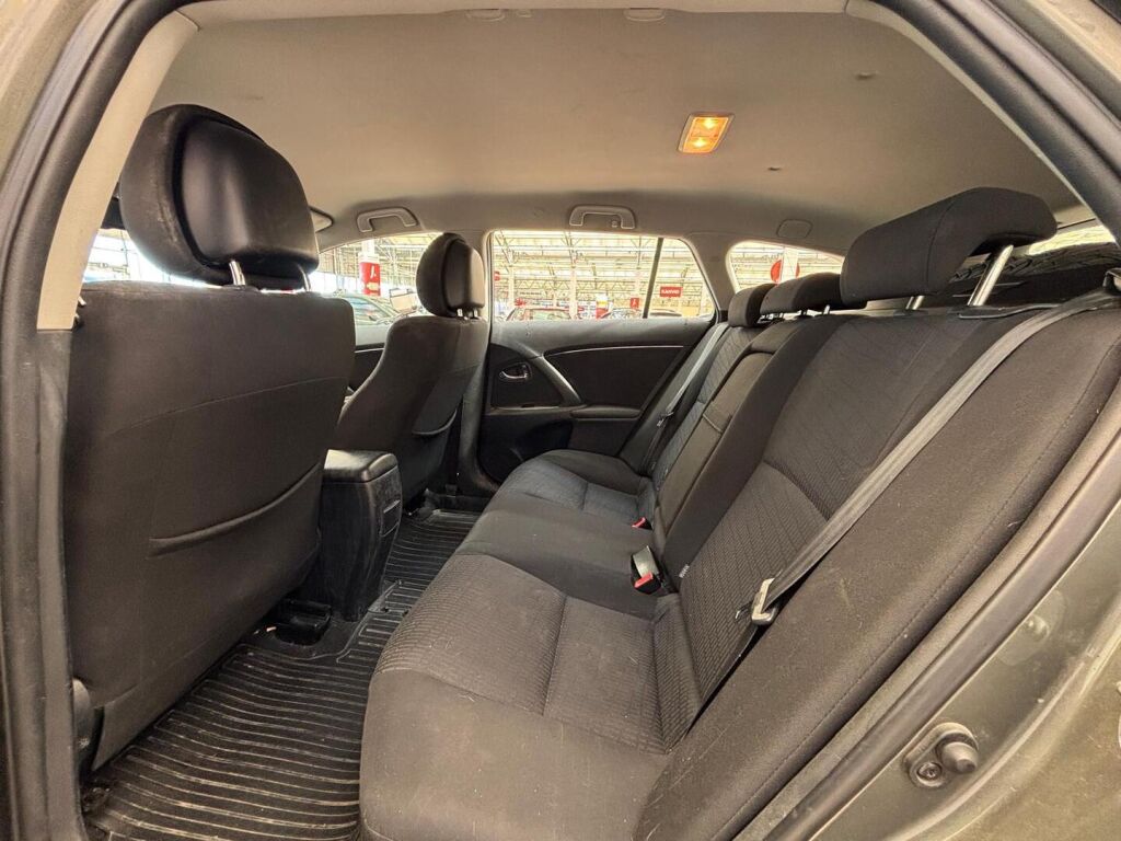 Toyota Avensis 2010 Vihreä