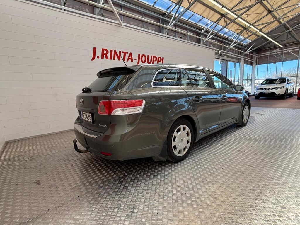 Toyota Avensis 2010 Vihreä