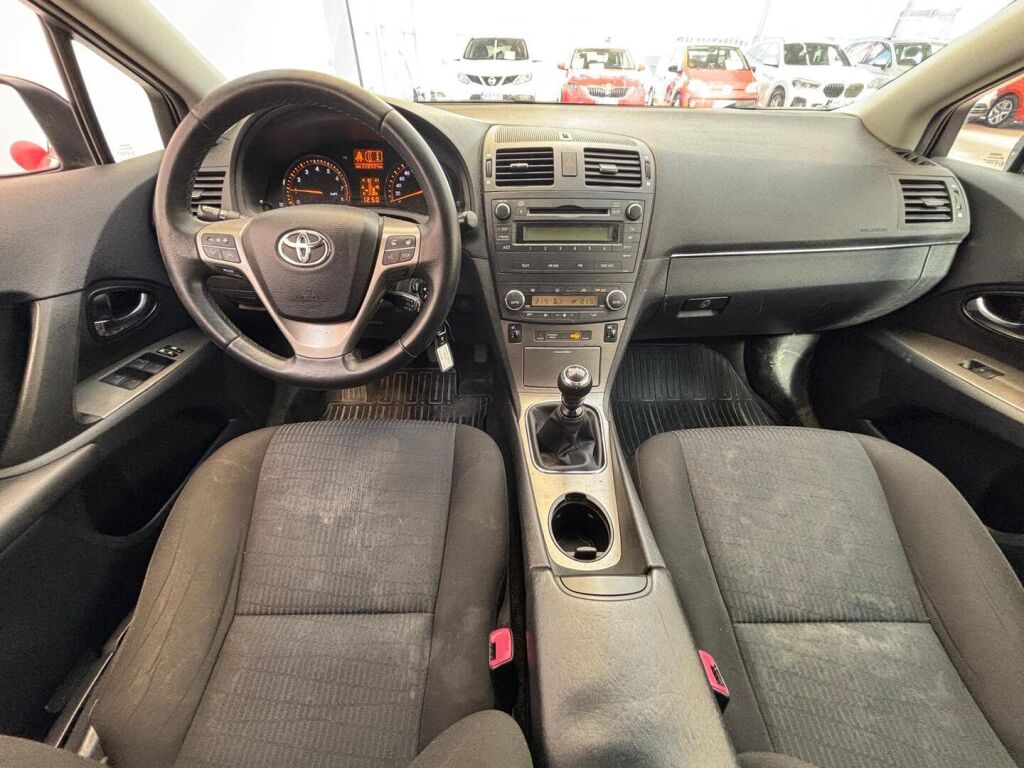 Toyota Avensis 2010 Vihreä