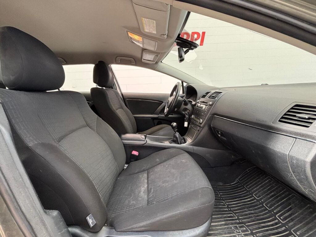 Toyota Avensis 2010 Vihreä