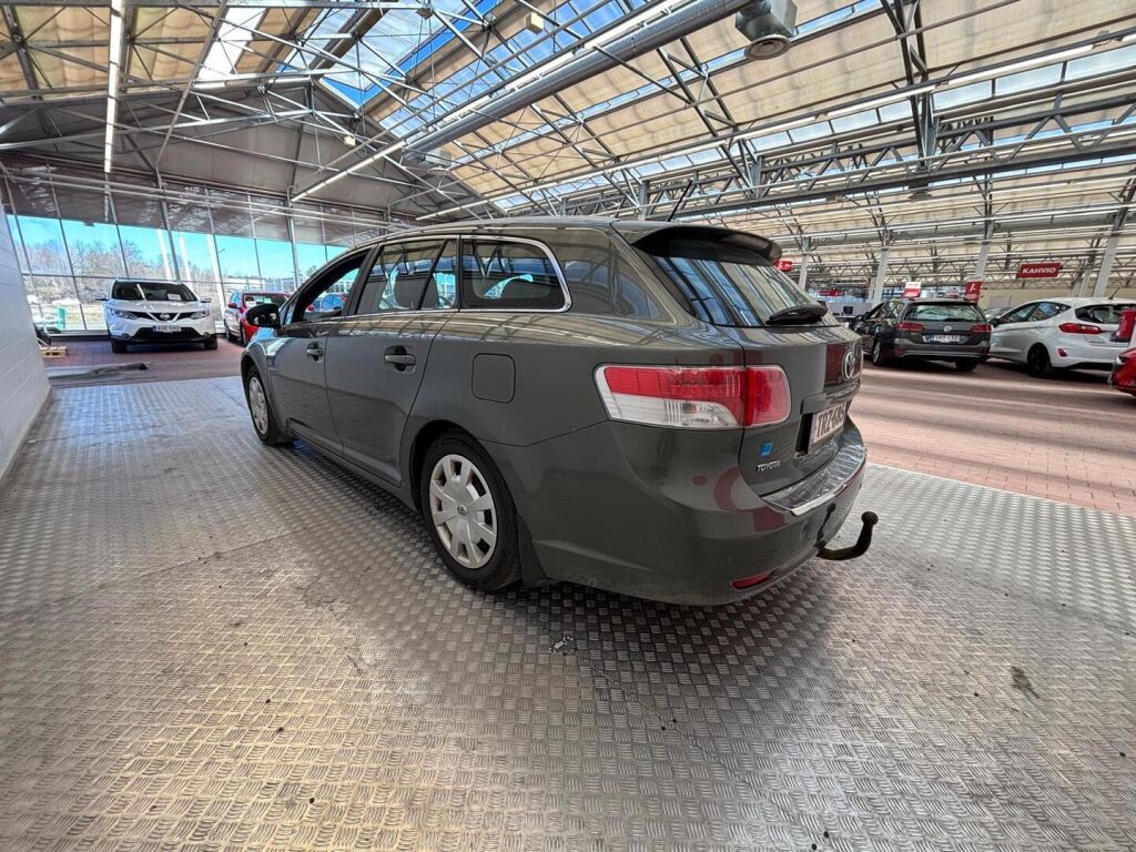 Toyota Avensis 2010 Vihreä