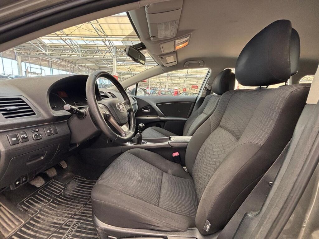 Toyota Avensis 2010 Vihreä