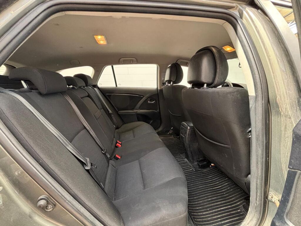 Toyota Avensis 2010 Vihreä